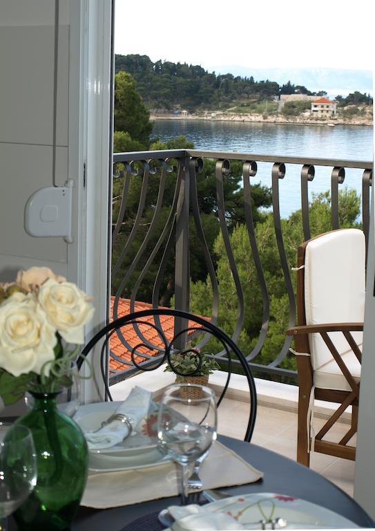 Apartments Issa Makarska Rum bild