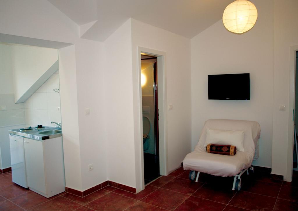 Apartments Issa Makarska Rum bild