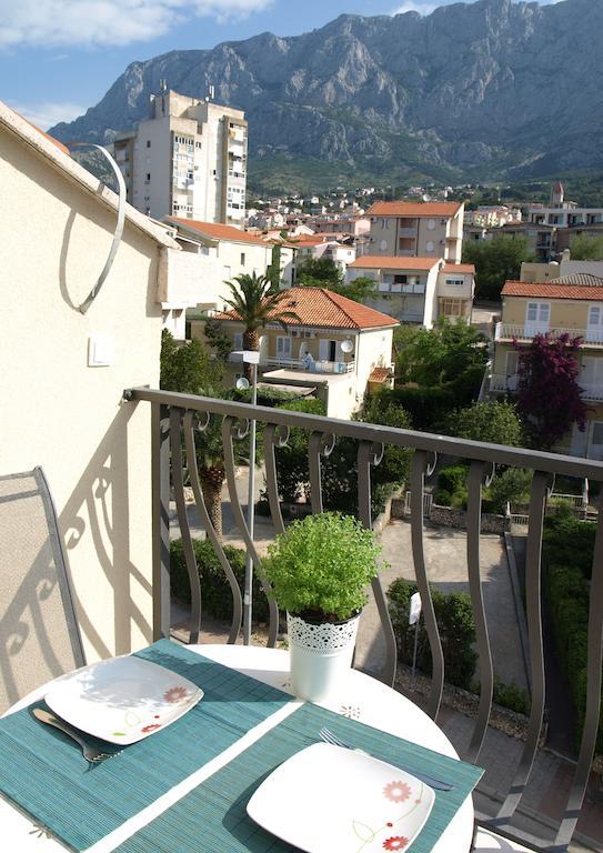 Apartments Issa Makarska Rum bild