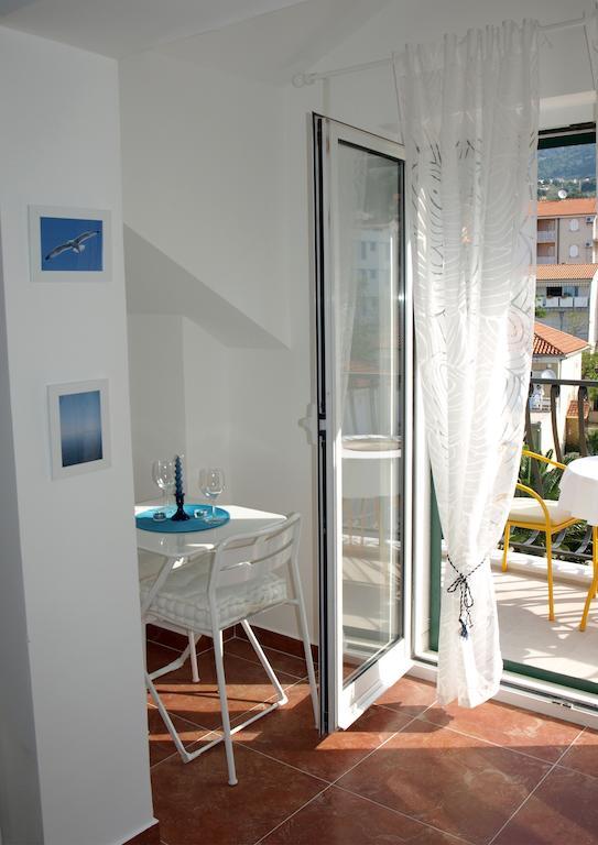 Apartments Issa Makarska Rum bild