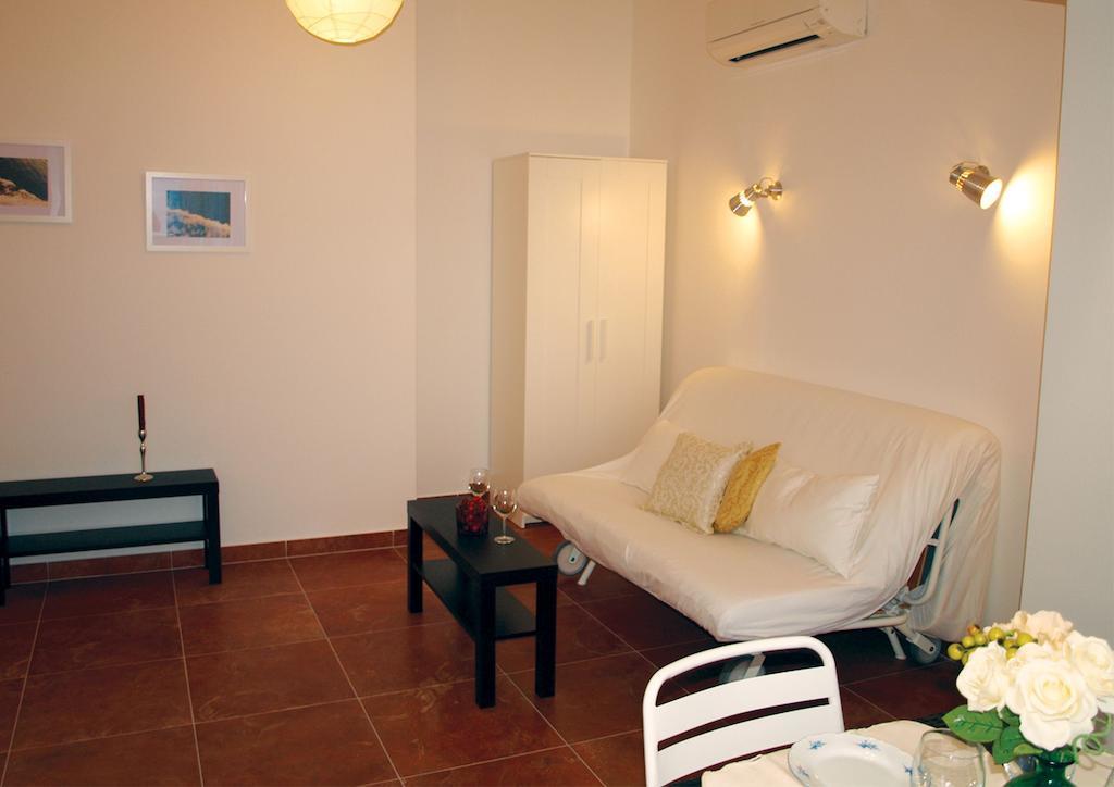 Apartments Issa Makarska Rum bild